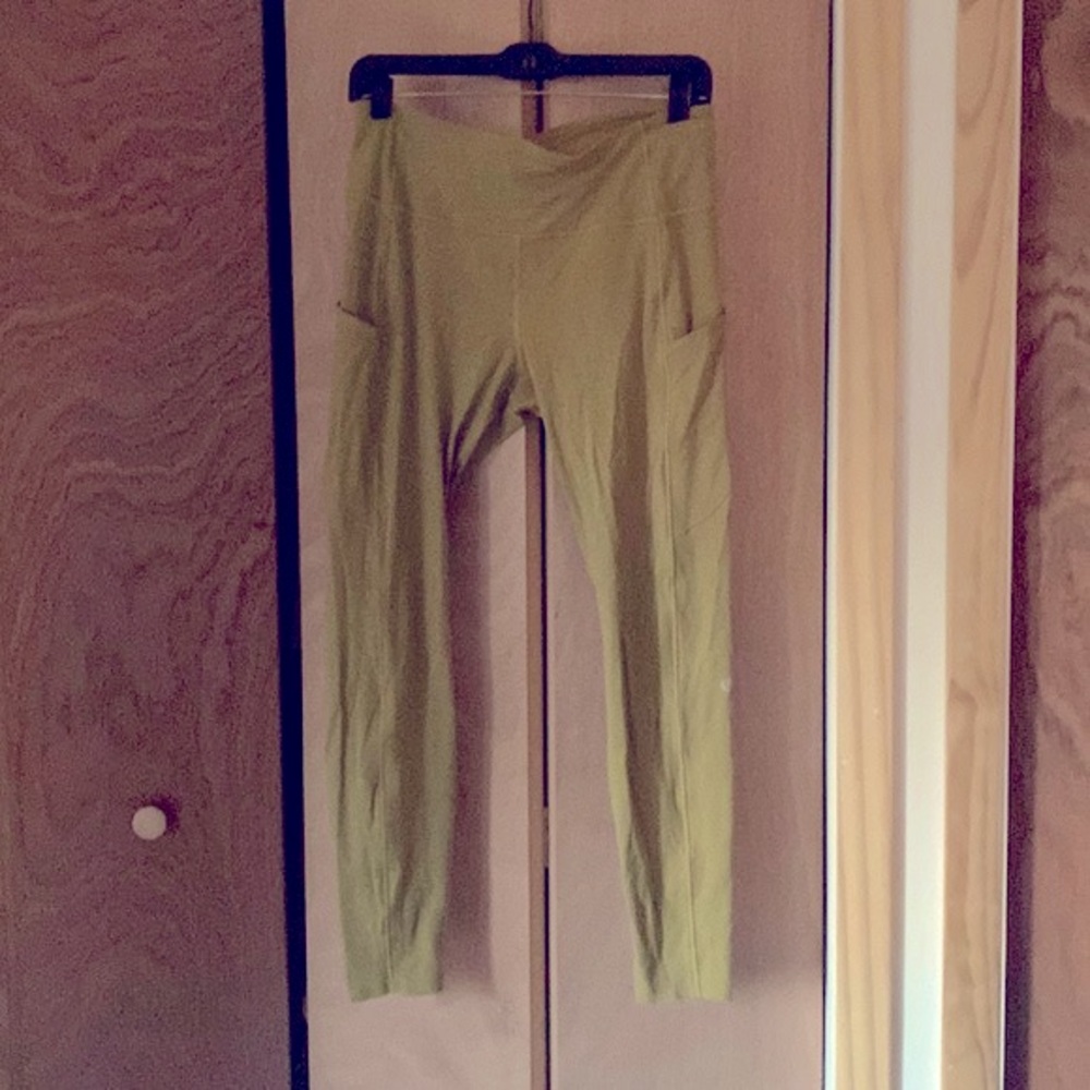 Fast and Free High Rise Tight 25” Women size 10 Raw Hem and Pockets preowned